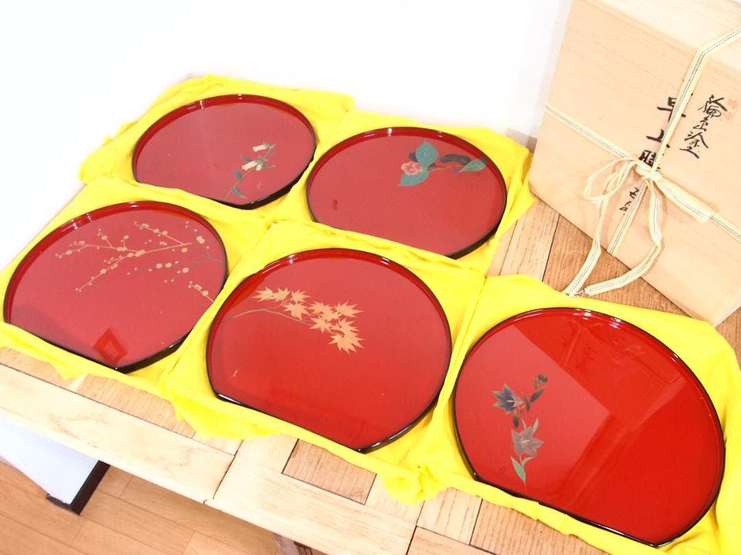 【ほぼ未使用】輪島塗 五作家合作 絵変わり蒔絵 朱塗 卓上膳5客 半月膳/会席膳