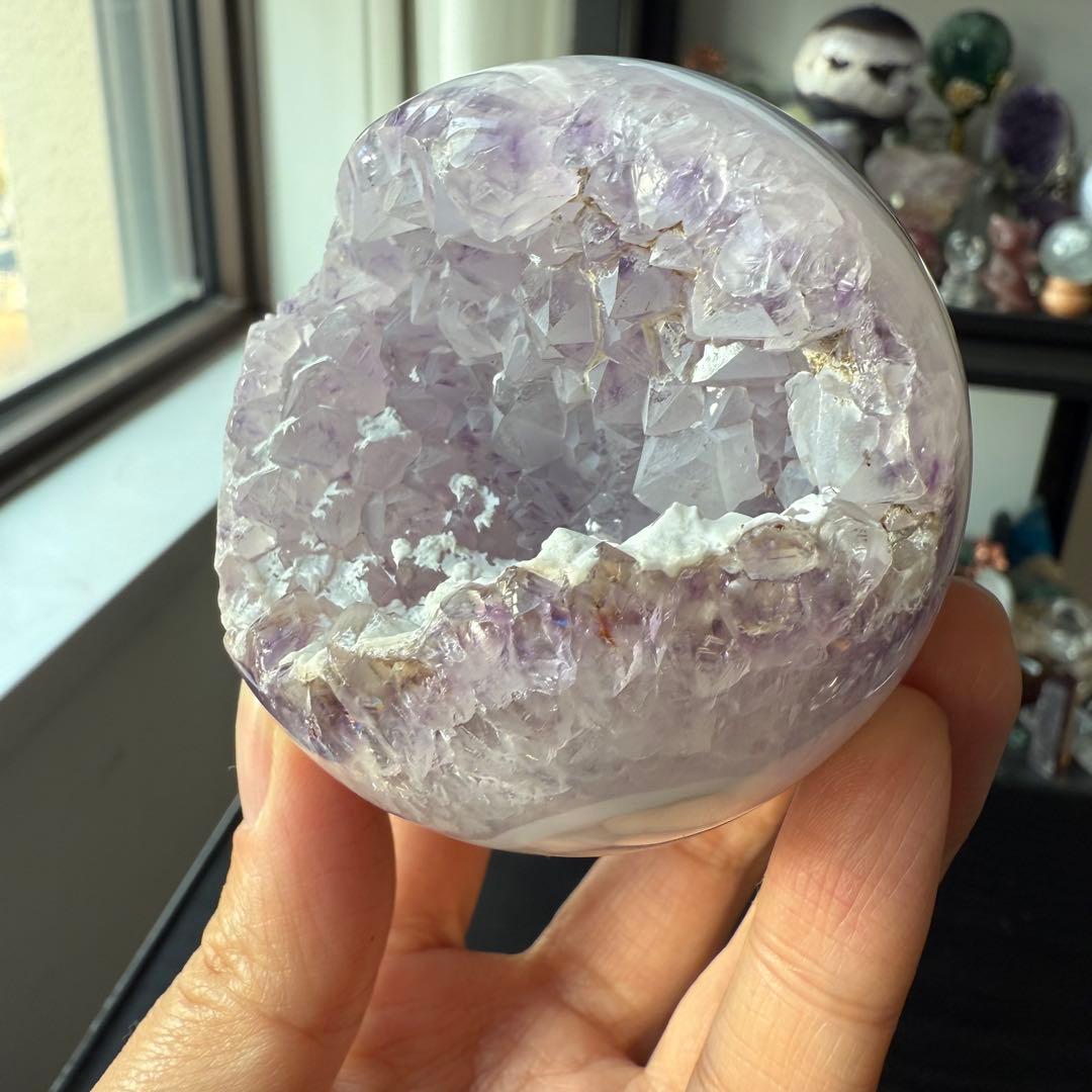 天然石アメジストの笑い口　置物　スフィアNO.120411