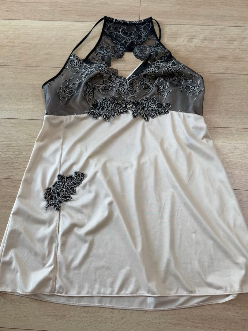 新品タグ付　サルート　Salute 定価13,200円　LLサイズ キャミソール