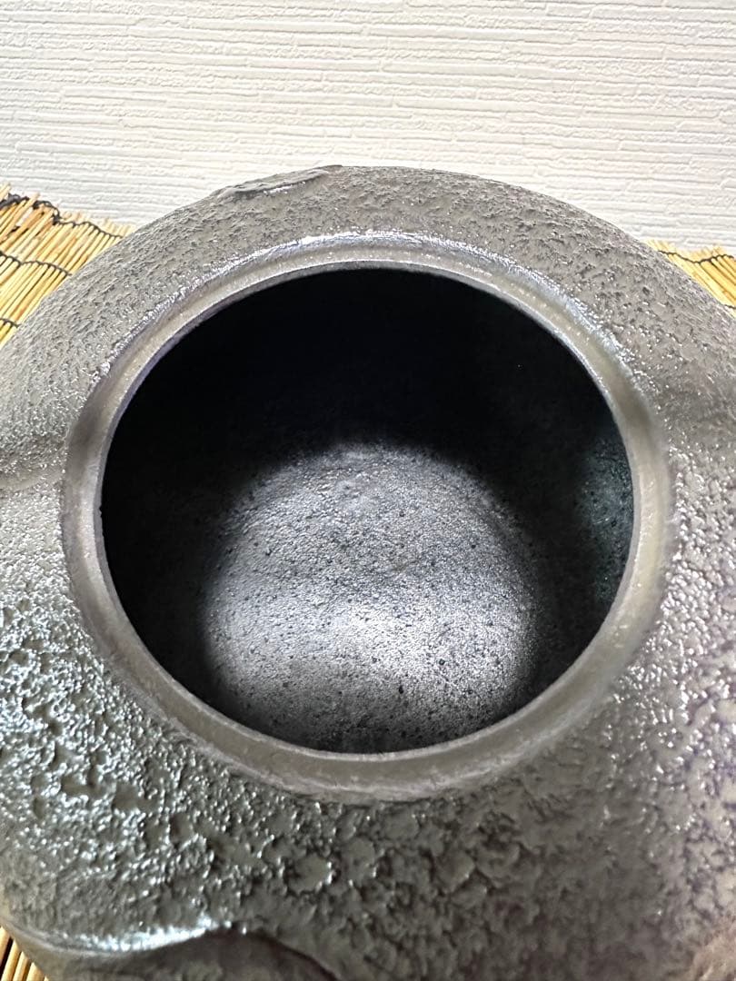 未使用品　供箱付属品付　南部喜州 (及川 喜徳)造　鍛治打袋鉉　１５型　南部鉄瓶