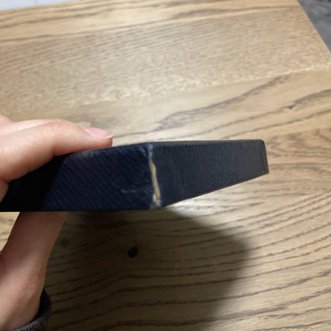 PRADA アイボリー 三つ折り財布　ゴールドロゴ