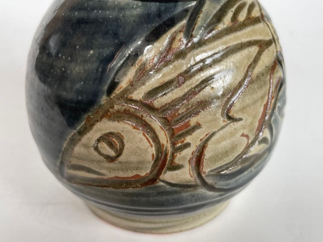 人間国宝　陶芸家　金城次郎　徳利　魚文様　沖縄　やちむん　酒器　共箱　宮城須美子