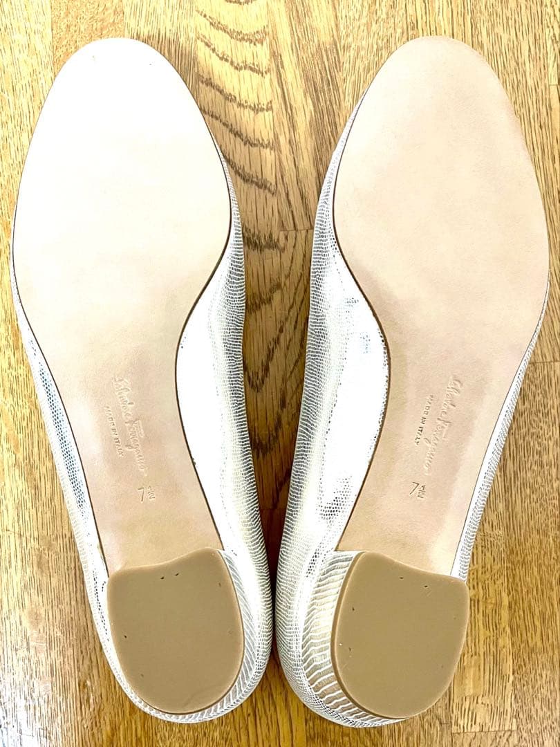 【新品未使用】フェラガモ ヴァラ 7 1/2 25cm シャンパンゴールド