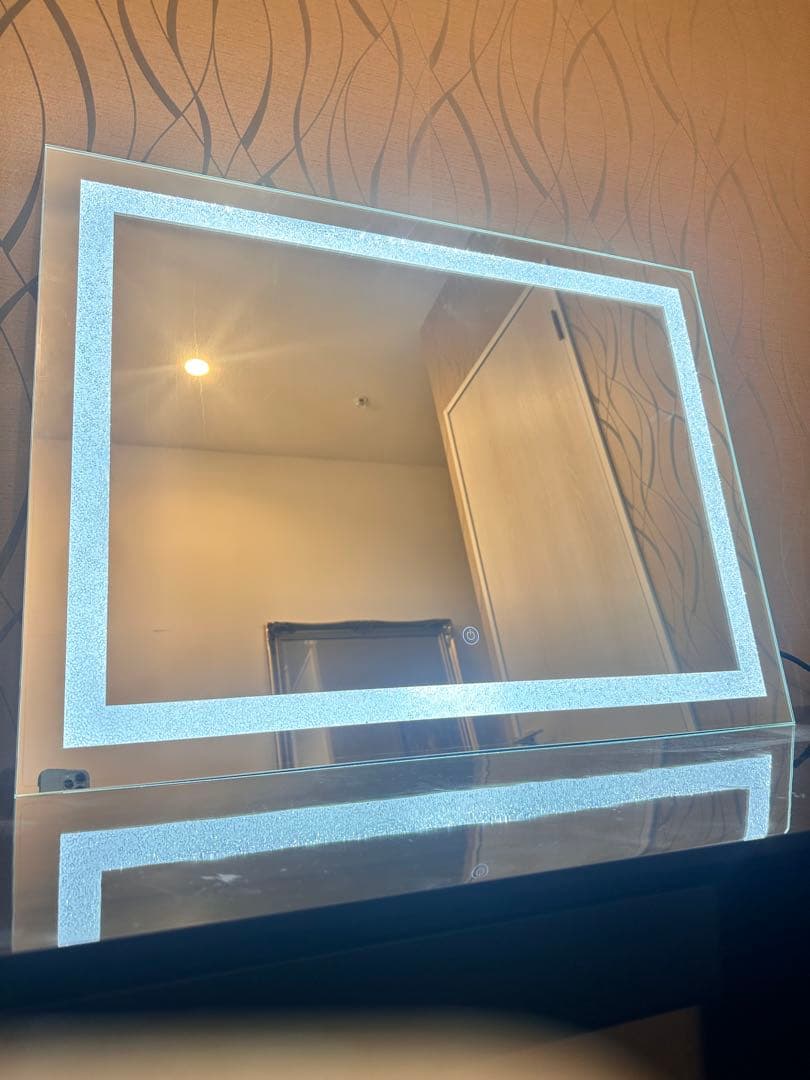 新品LED3色調光　照明付き壁掛け　鏡 大きめ　80cm