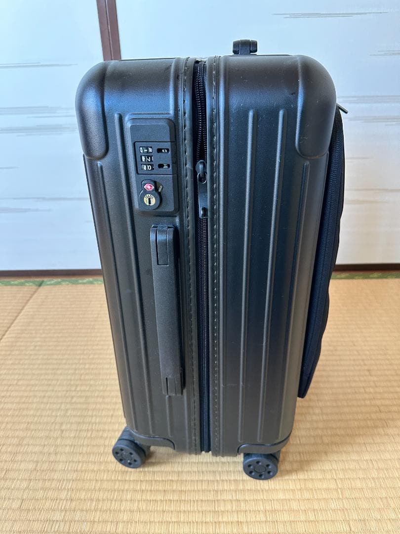 リモワ RIMOWA スーツケース 機内持ち込み エッセンシャルキャビン 37L