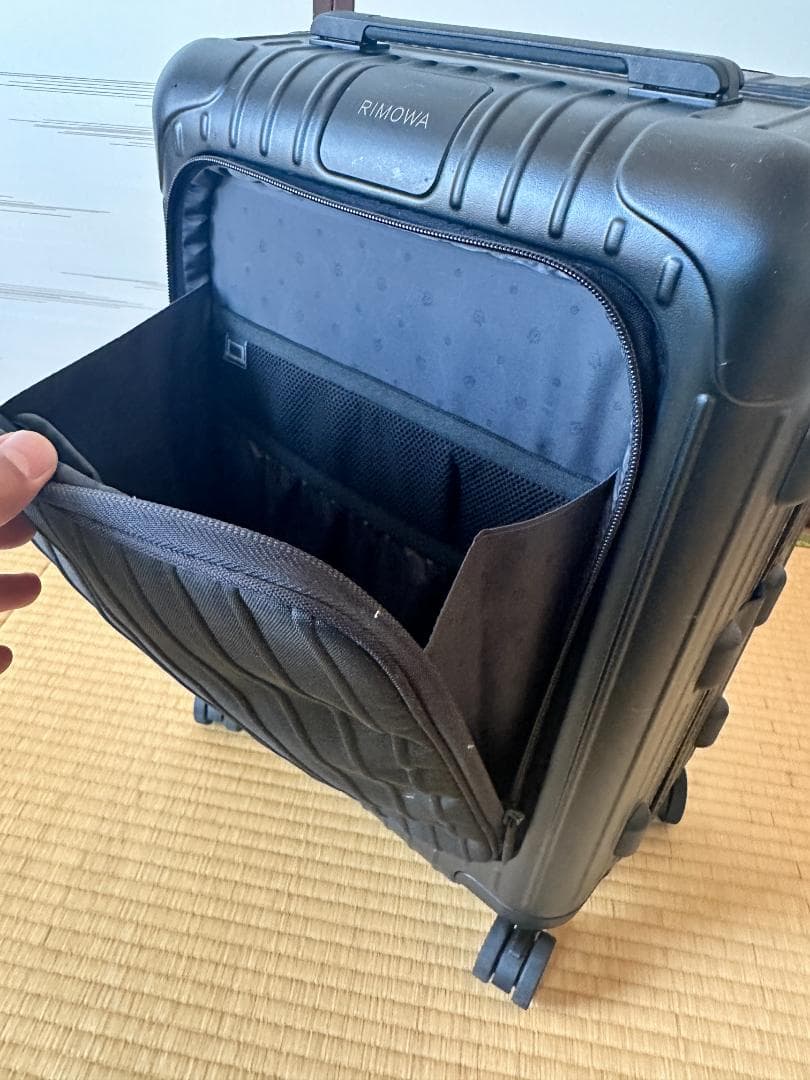 リモワ RIMOWA スーツケース 機内持ち込み エッセンシャルキャビン 37L