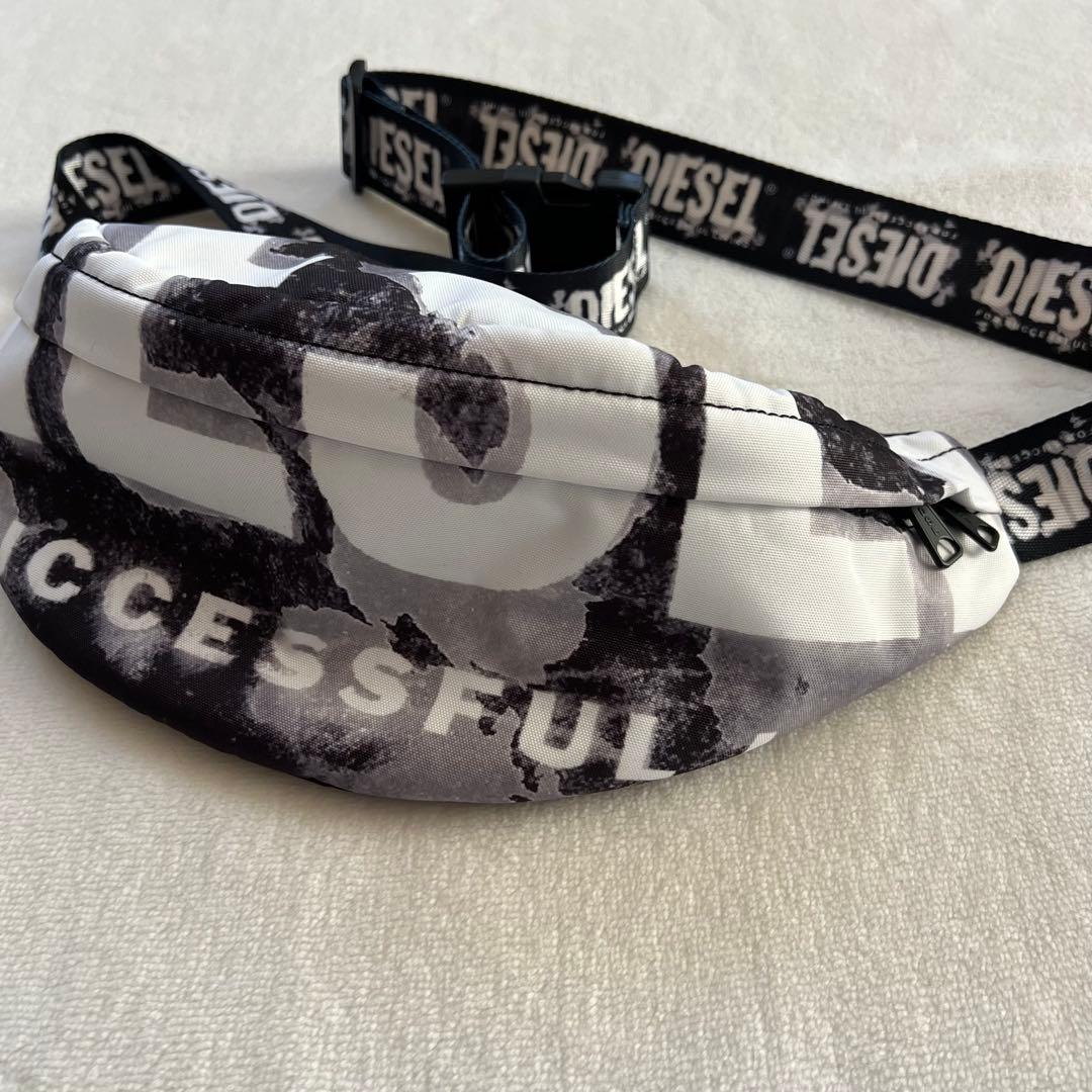極美品 DIESEL ディーゼル ロゴプリント ボディバッグ