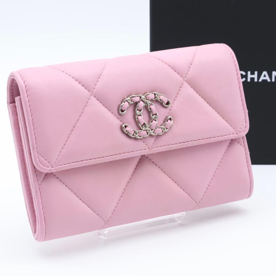 【極美品】CHANEL 19 フラップコンパクトウォレット　ラムスキン　二つ折り