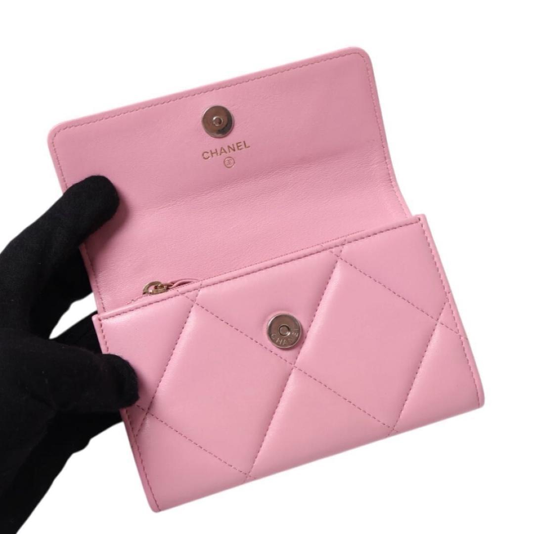 【極美品】CHANEL 19 フラップコンパクトウォレット　ラムスキン　二つ折り