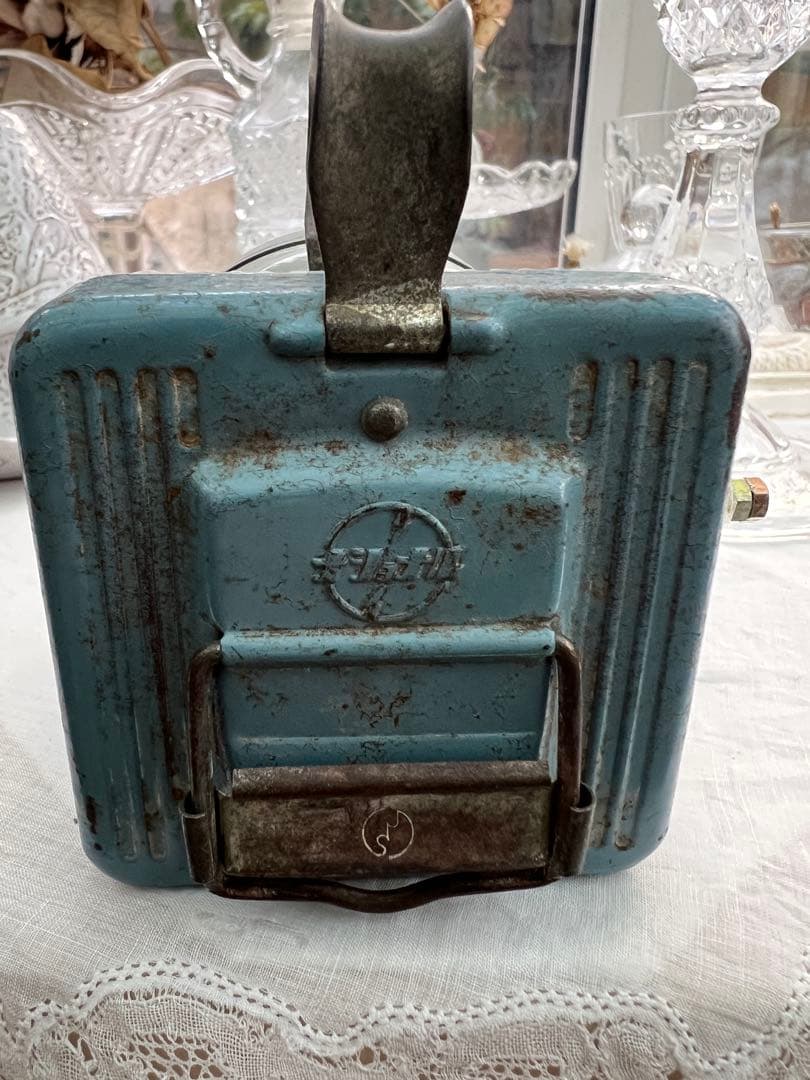 ナショナルの古い自転車用前照灯です。