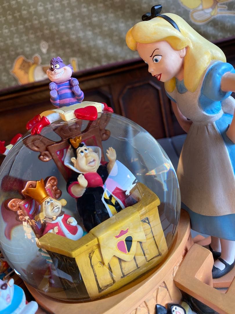 ふしぎの国のアリス　スノードーム　スノーグローブ　オルゴール　フィギュア