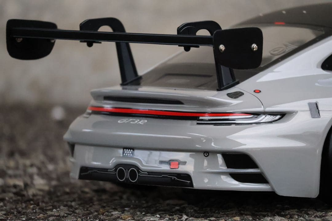 タミヤ 1/10 ポルシェ GT3 R (992) 未使用　実車塗料　ボディ