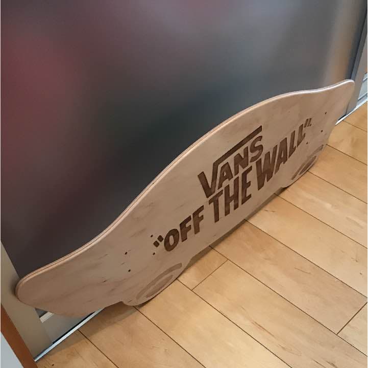 バンズ  スケボー  デッキ  看板  サイン