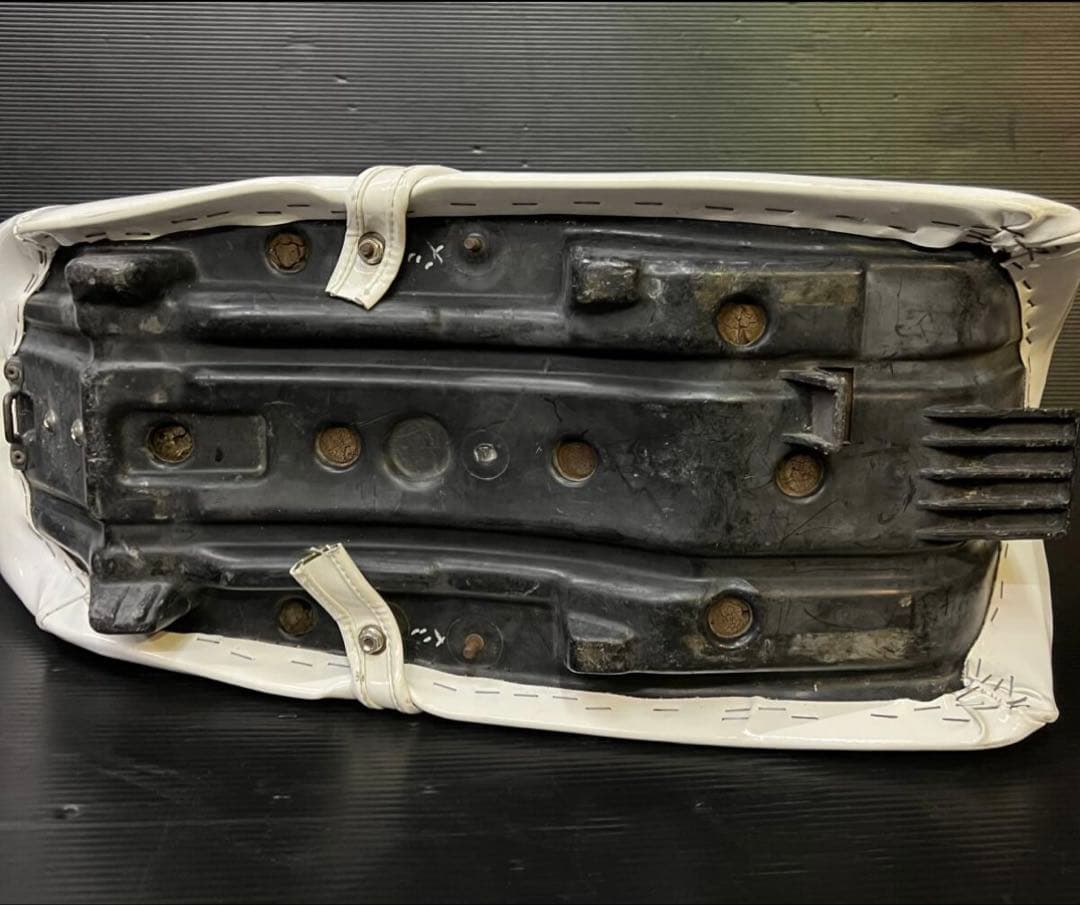 CBR400F 3段シート　少しの期間だけこのお値段！