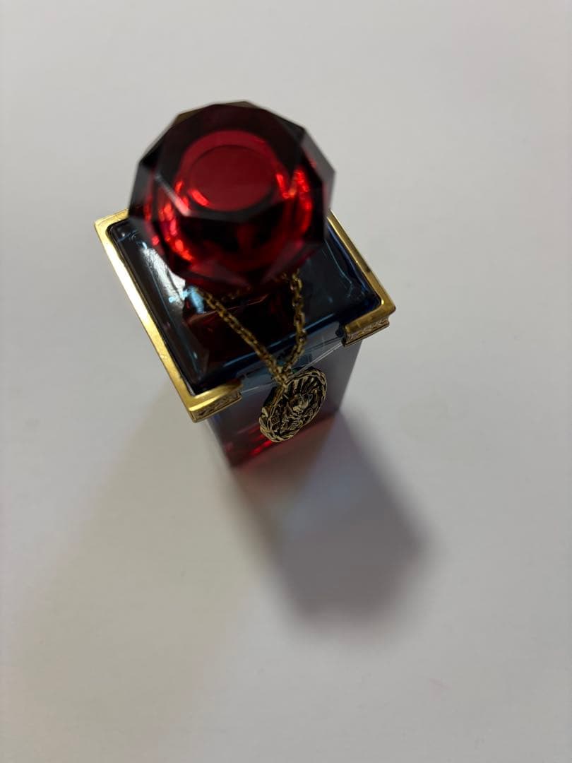 ファタリテオードパルファン窒息する薔薇 内容量：50mL