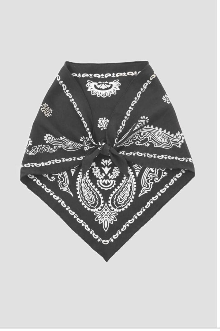 黒 バンダナ柄 スカーフ