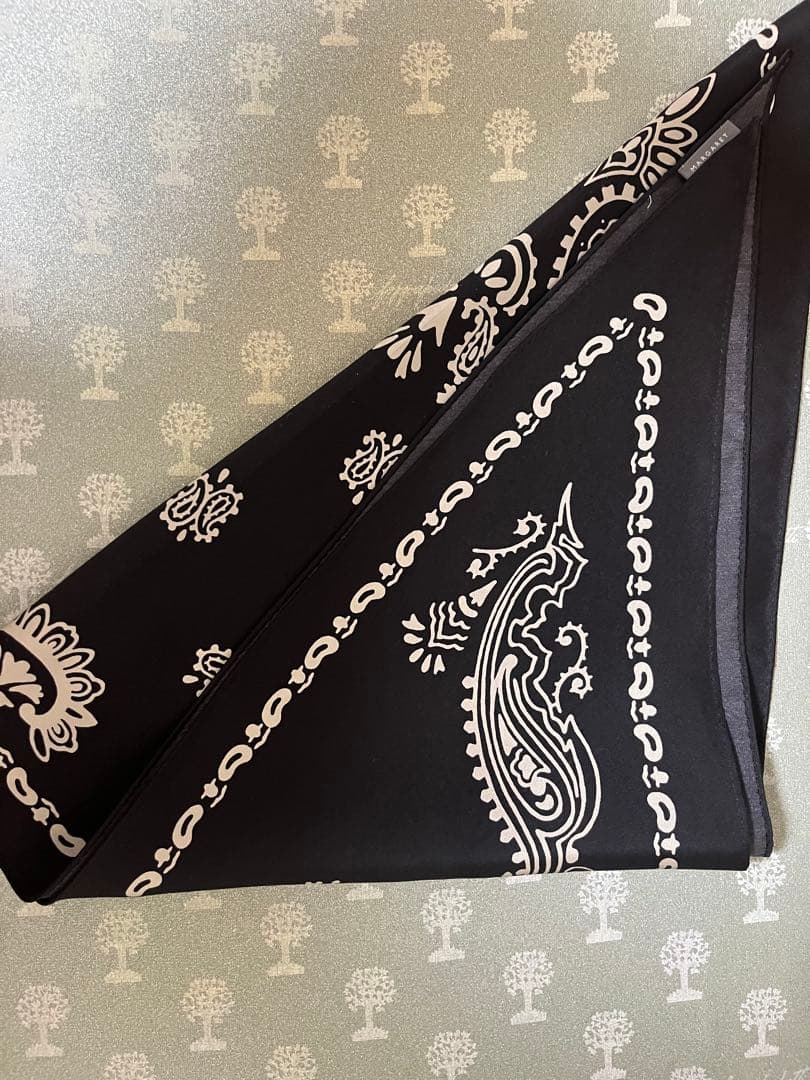 黒 バンダナ柄 スカーフ