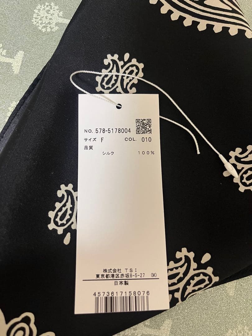 黒 バンダナ柄 スカーフ