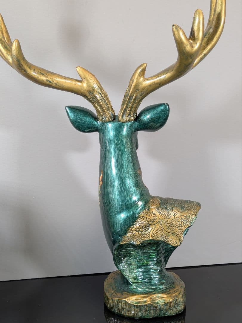 鹿 置物 金色の角 花模様 彫刻 アンティーク 置物 インテリア