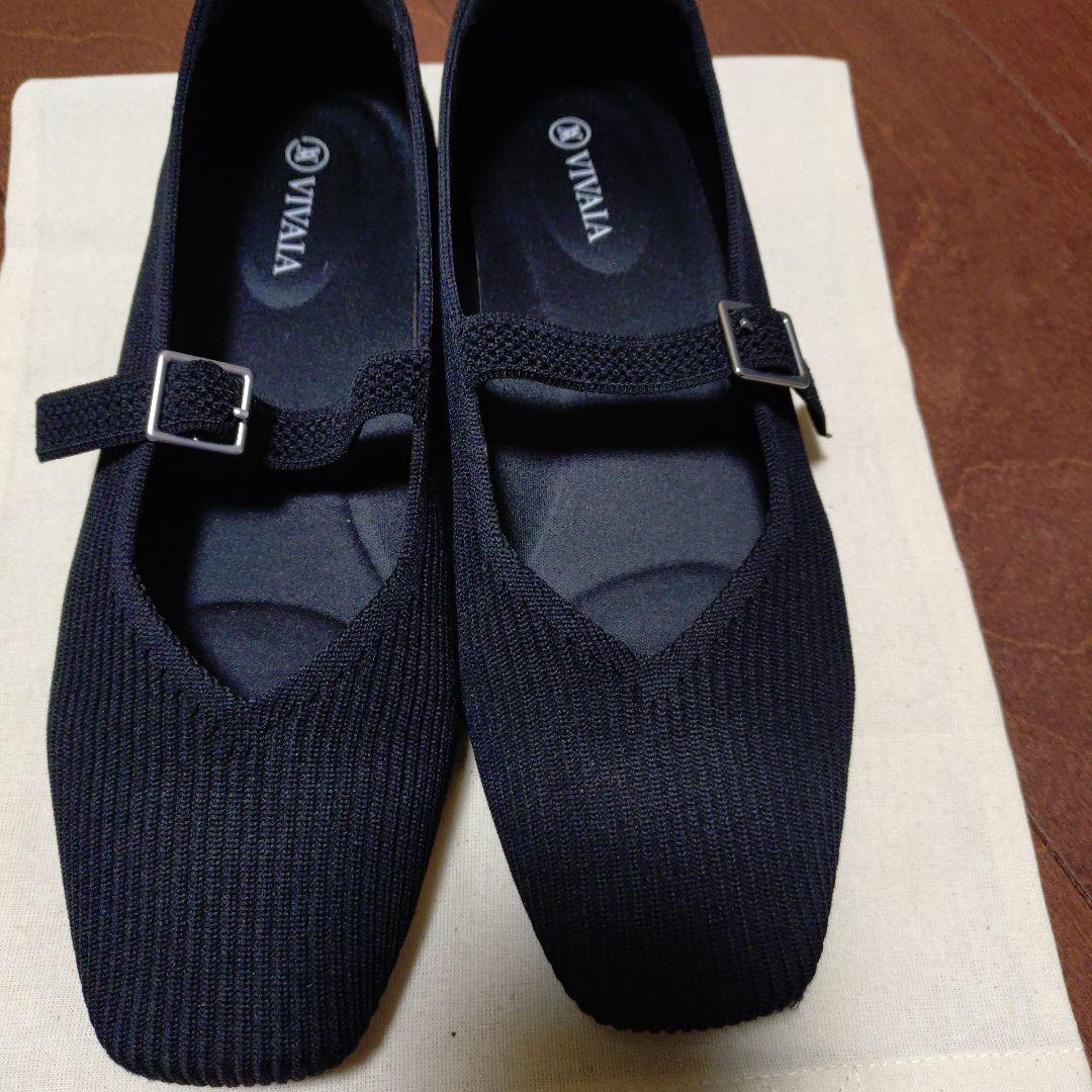 VIVAIA ブラックニットパンプス ストラップ付き