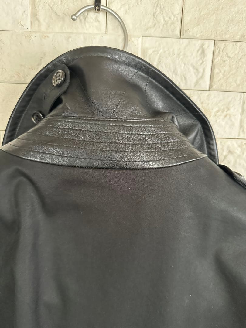 【希少】【極美品】アクアスキュータム トレンチコート 黒 英国製 裏地ストライプ