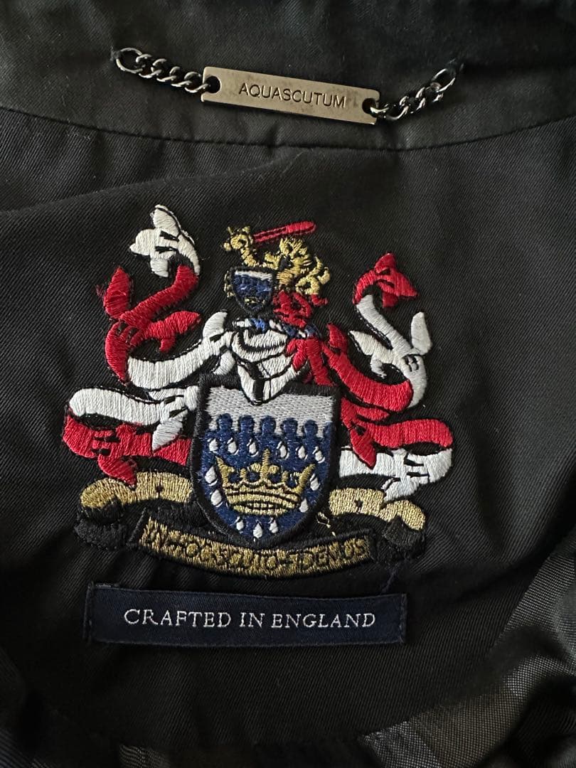 【希少】【極美品】アクアスキュータム トレンチコート 黒 英国製 裏地ストライプ