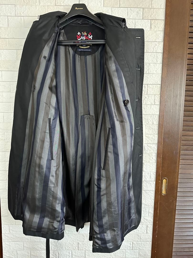 【希少】【極美品】アクアスキュータム トレンチコート 黒 英国製 裏地ストライプ