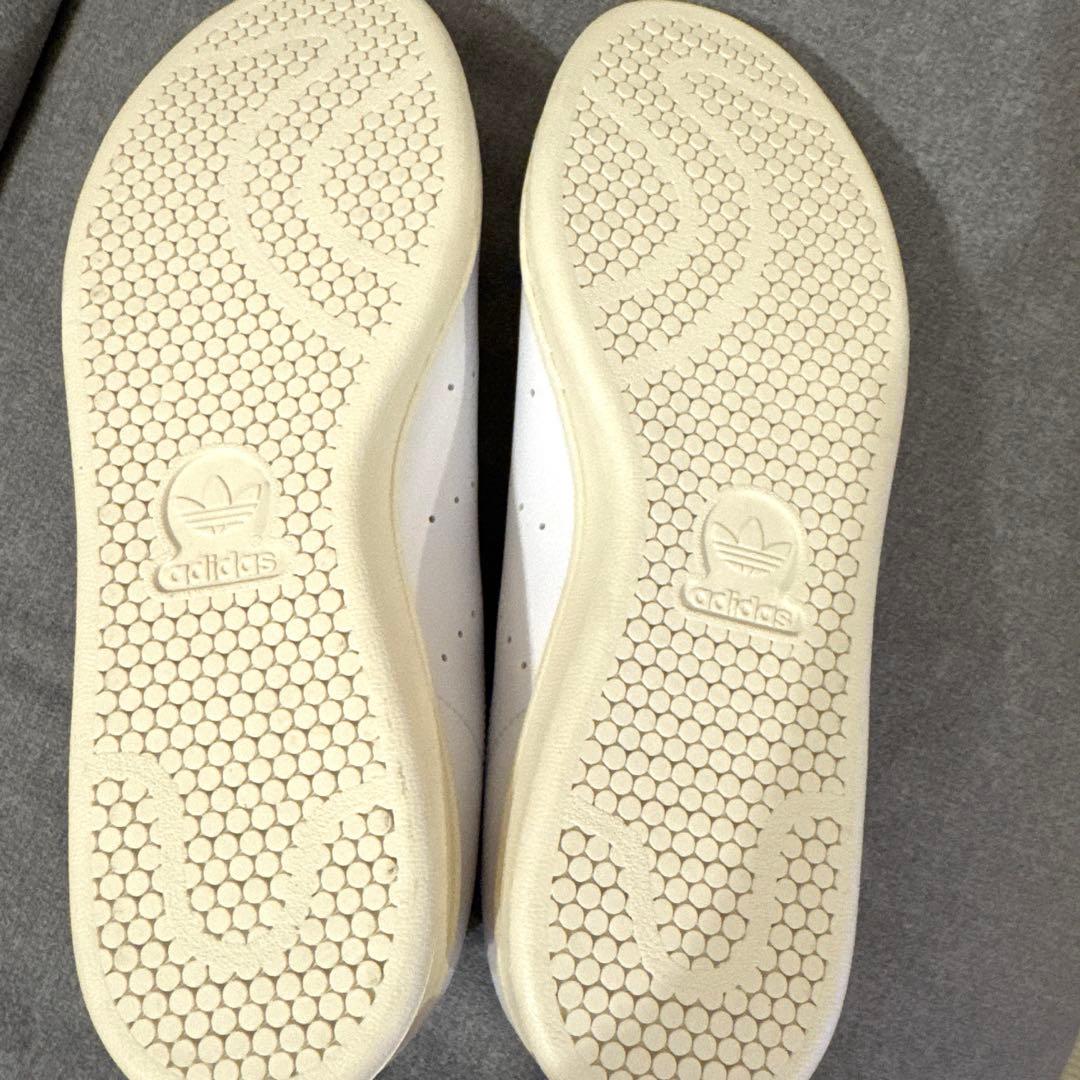 スタンスミス　限定デザインスニーカー