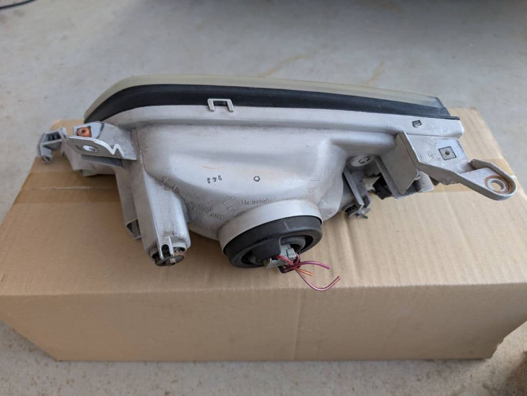 AT210後期カリーナGT純正ヘッドライト左右