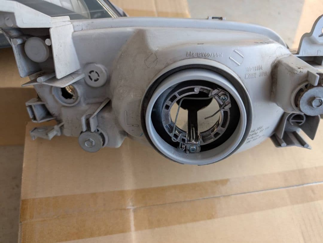 AT210後期カリーナGT純正ヘッドライト左右