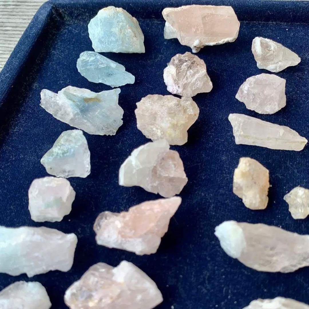 モルガナイトの結晶セット/89個