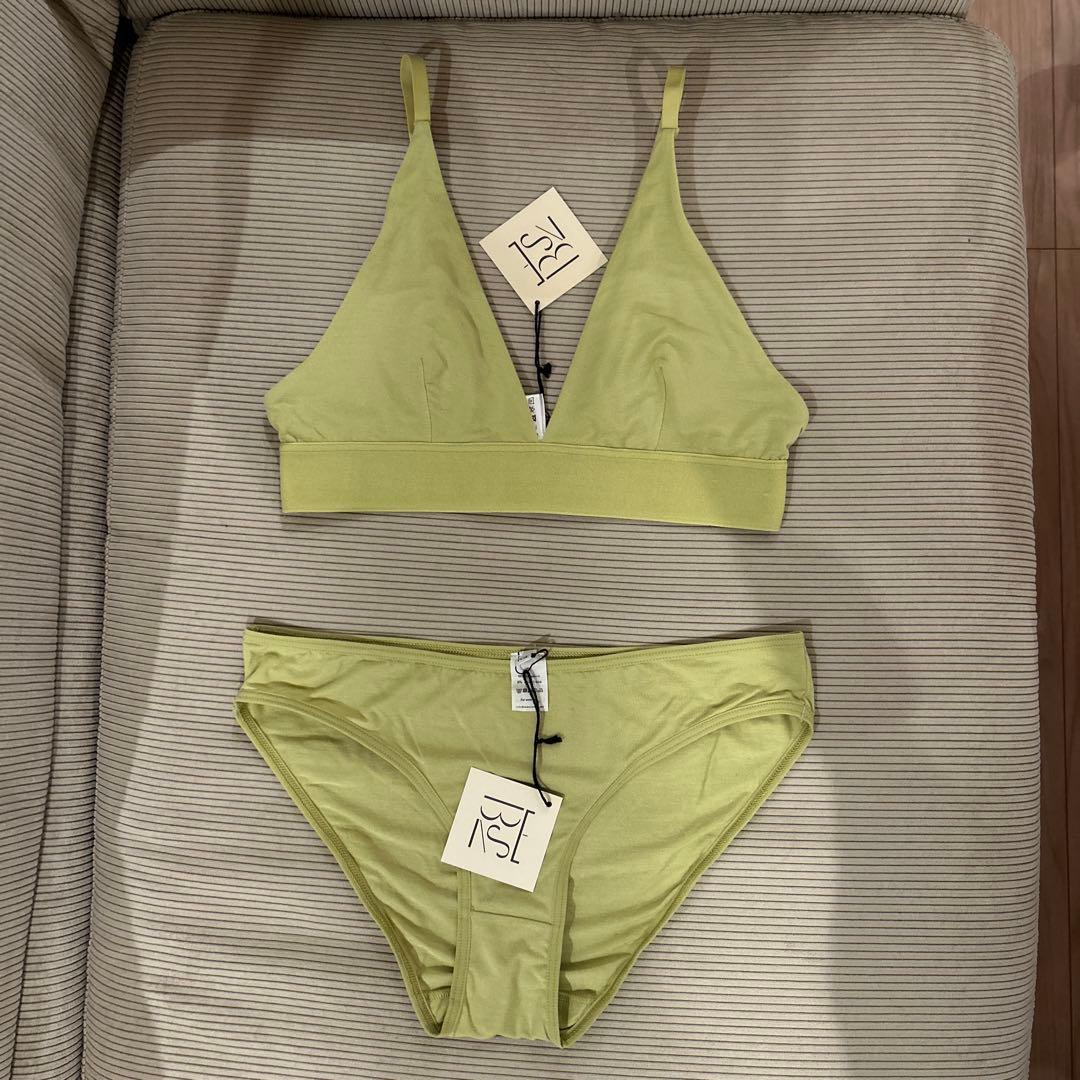 新品未使用タグ付き♡ベースレンジ ♡ブラ&ショーツセットアップ