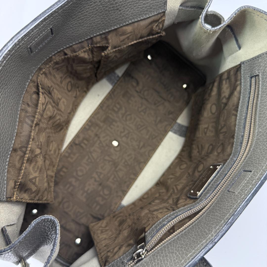 フェラガモ トートバッグ レザー ショルダー A4 肩掛け グレー