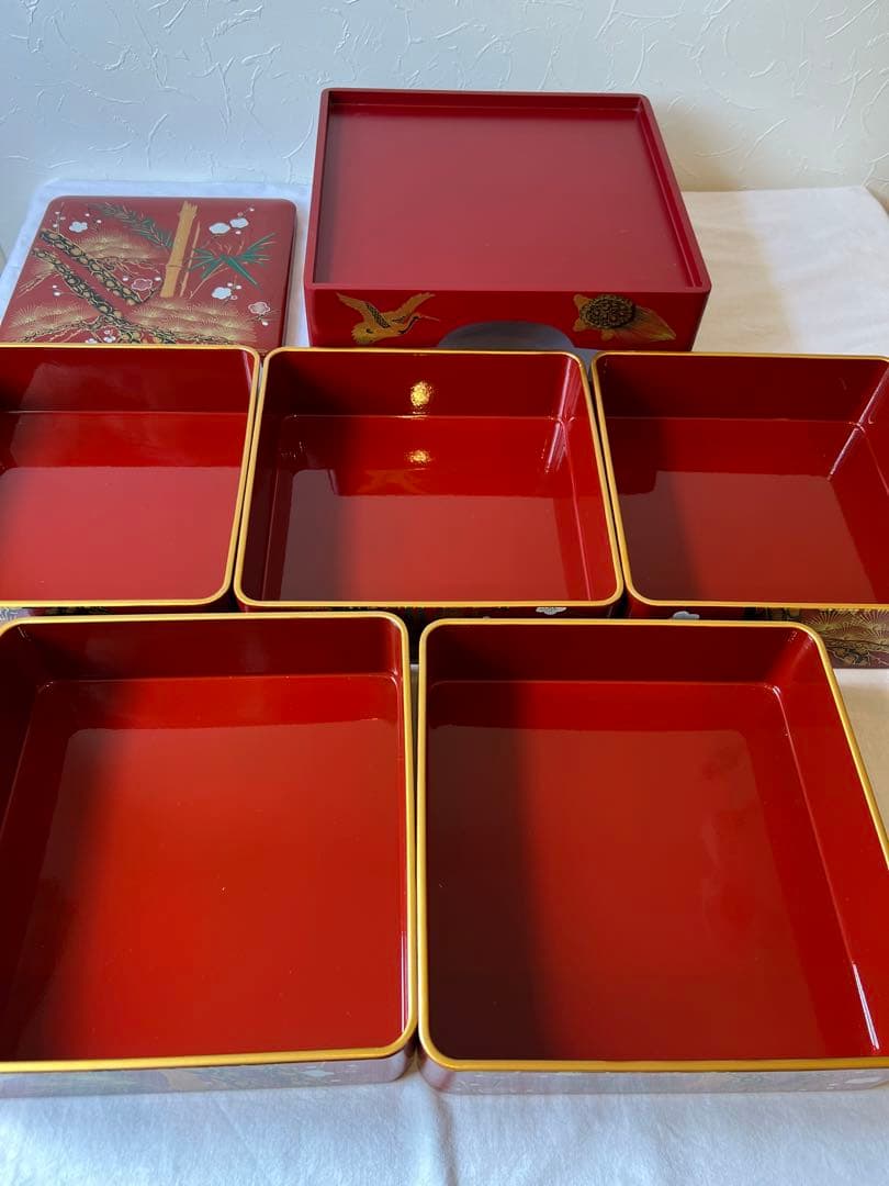 華やかな新年に！新品未使用会津塗五段重箱台付き　 慶事松竹梅鶴亀柄