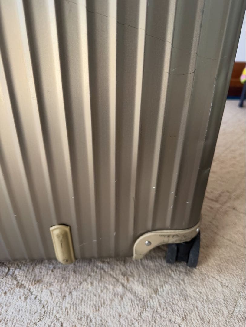 リモワ　トパーズプレミアム　4輪スーツケース