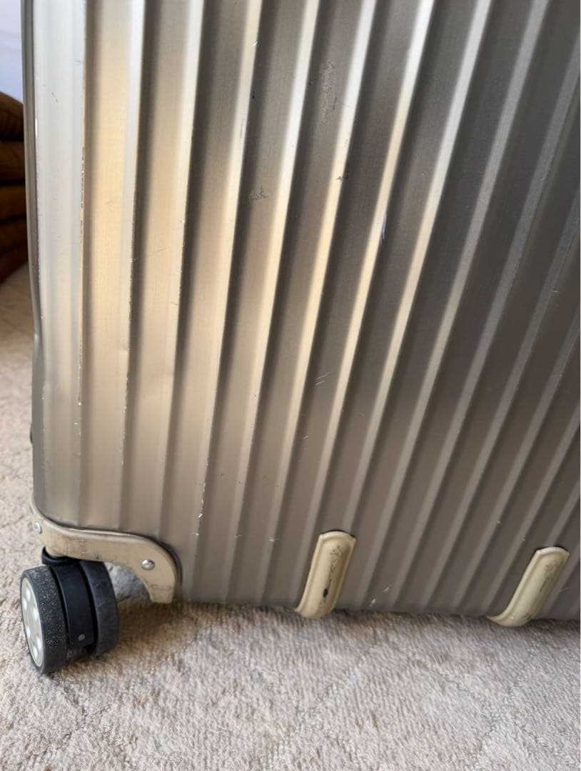 リモワ　トパーズプレミアム　4輪スーツケース