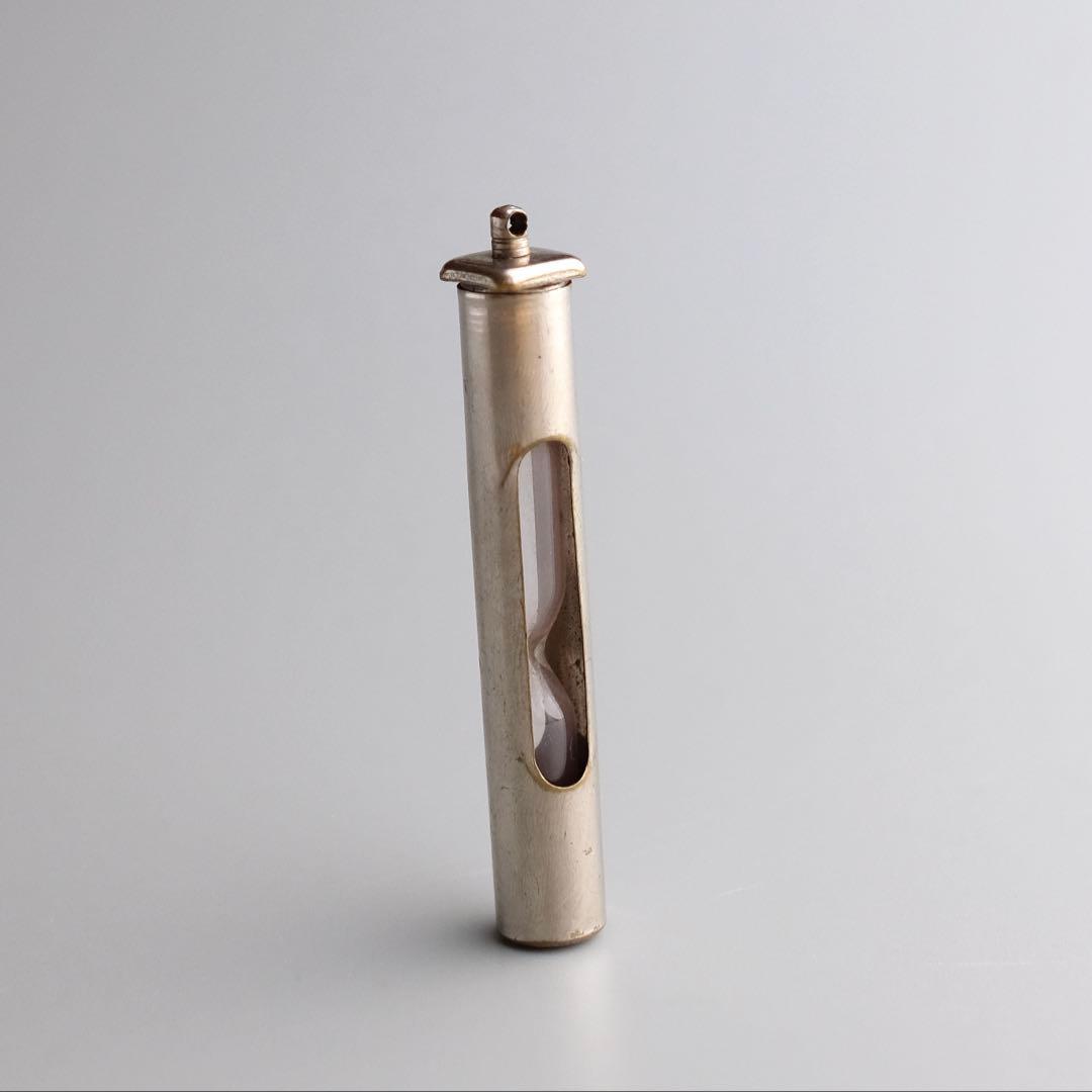 1940年前後ヨーロッパ製アンティークの砂時計ペンダント ロングネックレスとして