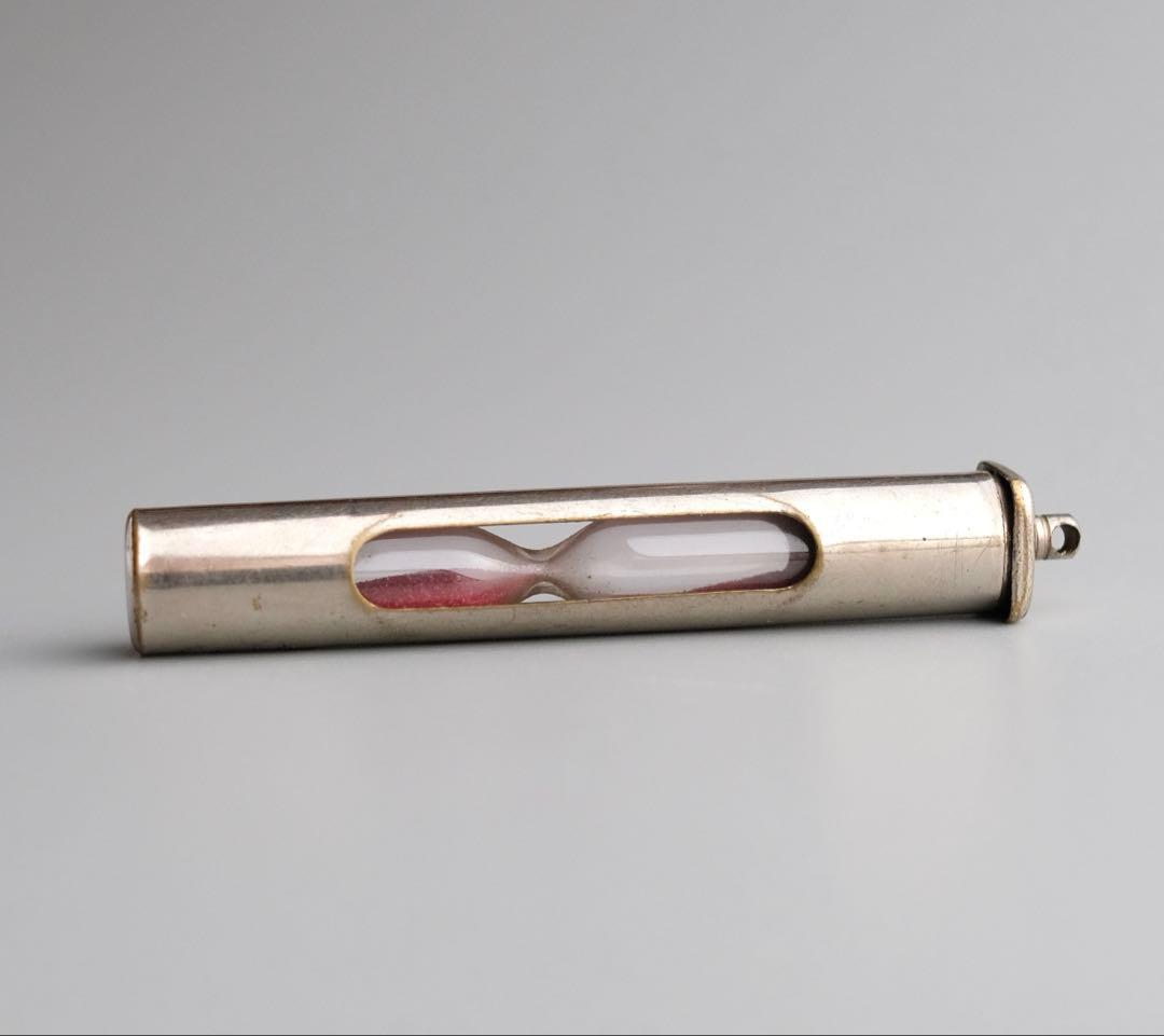 1940年前後ヨーロッパ製アンティークの砂時計ペンダント ロングネックレスとして