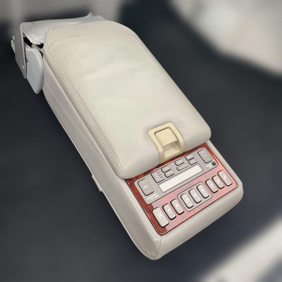 トヨタ　セルシオ　30 後期　純正リアセンターコンソールスイッチ付き　中古品