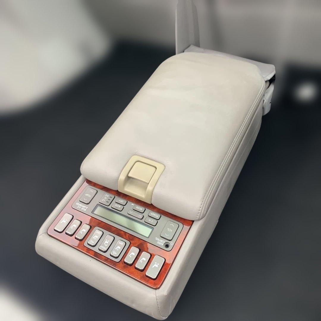 トヨタ　セルシオ　30 後期　純正リアセンターコンソールスイッチ付き　中古品