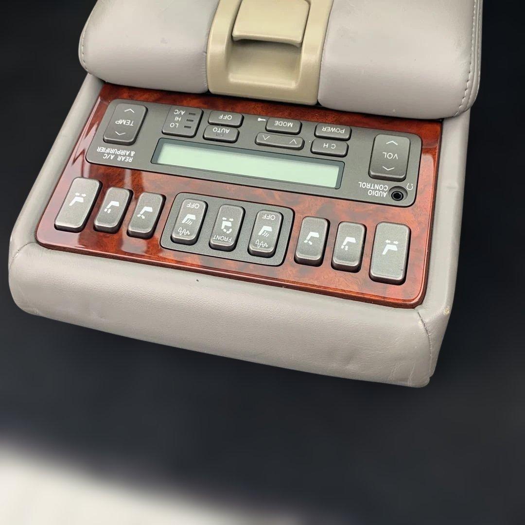 トヨタ　セルシオ　30 後期　純正リアセンターコンソールスイッチ付き　中古品