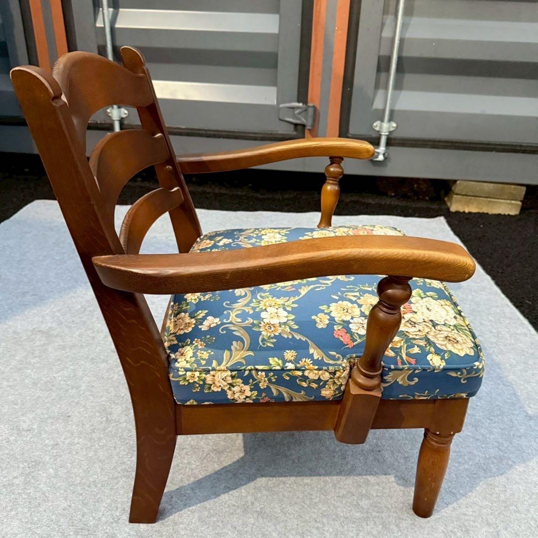 【飛騨産業 キツツキ】花柄 木製アームチェア クラシックチェア キャスターなし