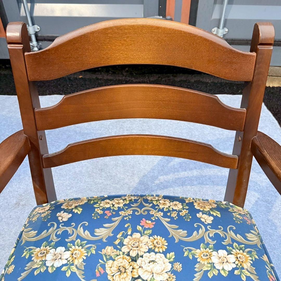 【飛騨産業 キツツキ】花柄 木製アームチェア クラシックチェア キャスターなし