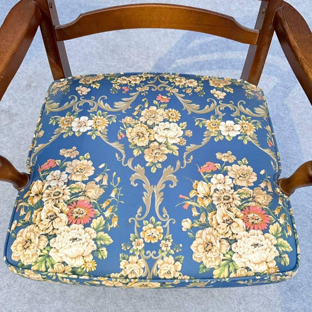 【飛騨産業 キツツキ】花柄 木製アームチェア クラシックチェア キャスターなし