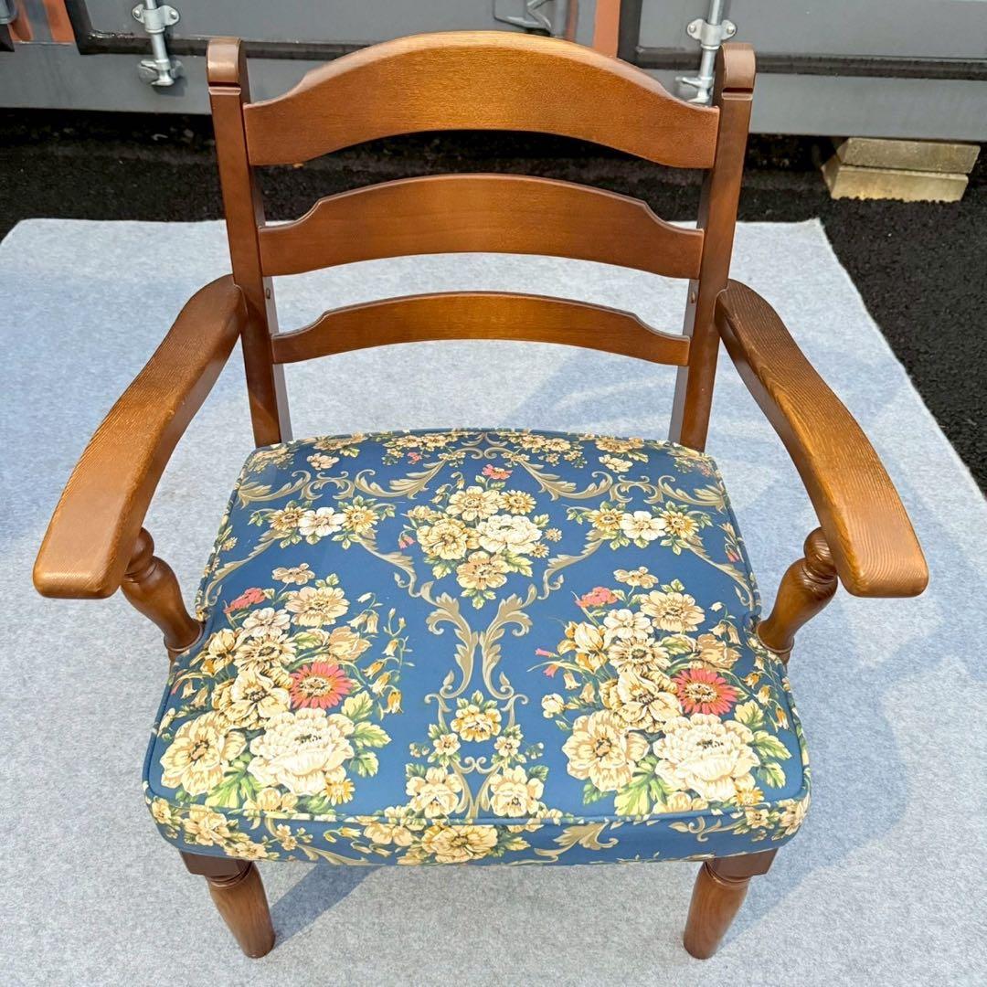 【飛騨産業 キツツキ】花柄 木製アームチェア クラシックチェア キャスターなし
