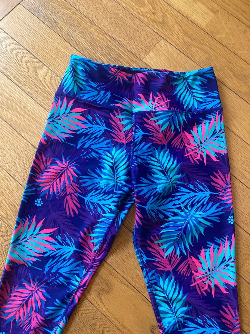 ⭐️クラップ♪( ´θ｀)緑タンクトップと葉柄レギンスセット