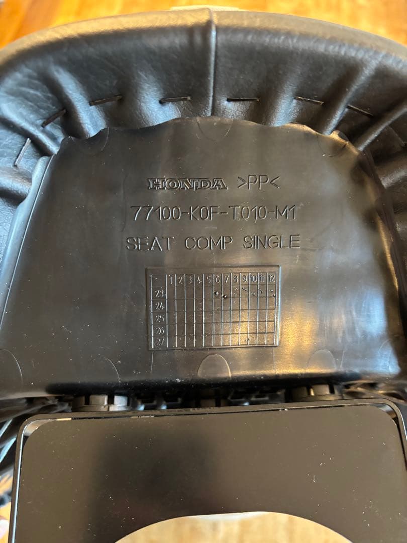 モンキー125 ホンダ 純正シート ステー付き　新品未使用