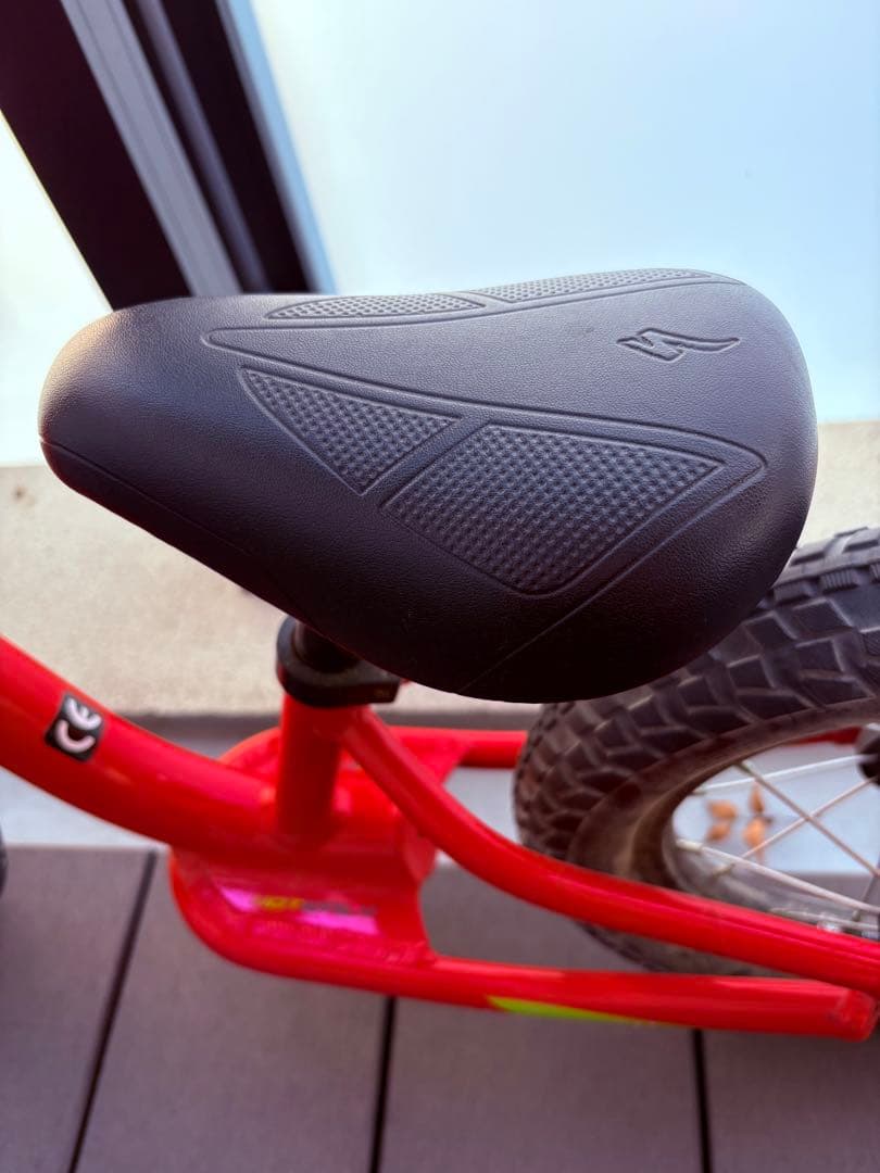 スペシャライズド　HOTWALK フローレッド キッズバイク キックバイク