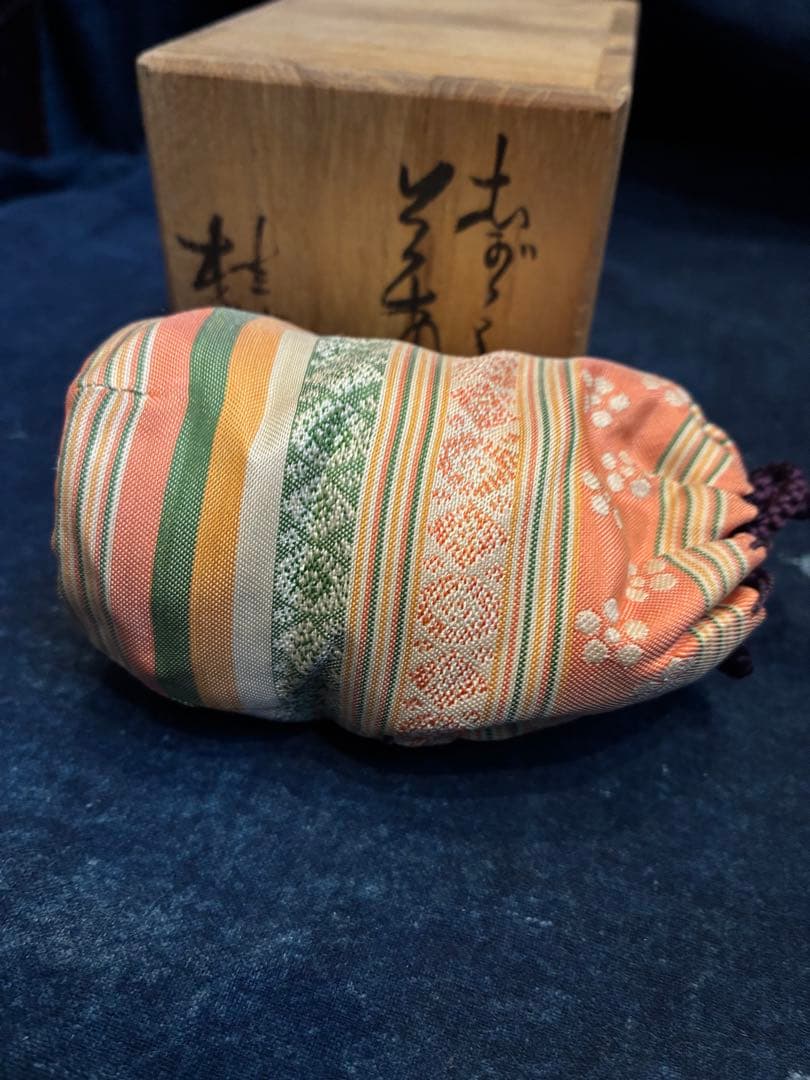 信楽茶入　今井桂秋（作)　共箱　仕服(梅花散らし間道) 茶道具