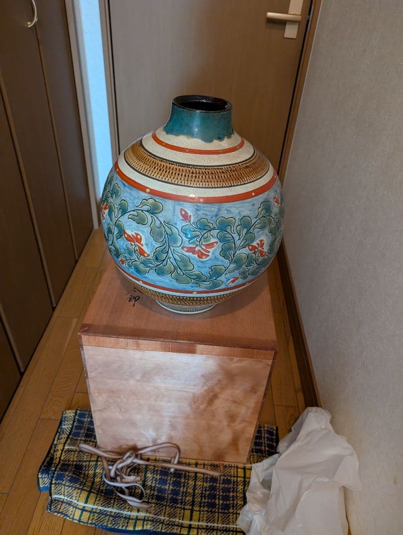 昭和沖縄壷屋焼き 小橋川太郎 木製木箱あり。